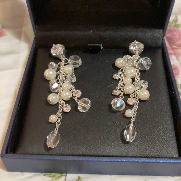 Faux pearl. And crystal earrings - Picture 4 of 7